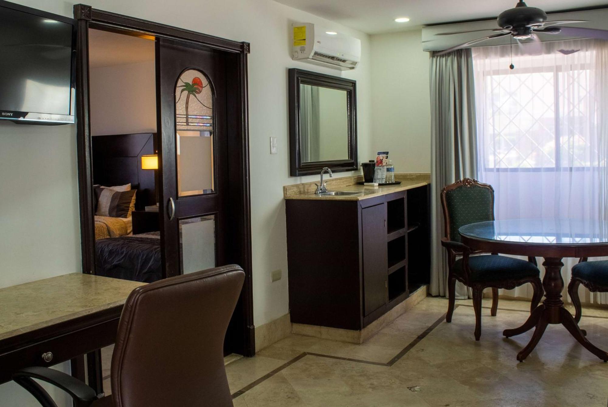 Wyndham Garden Los Mochis Plaza Inn Exterior foto
